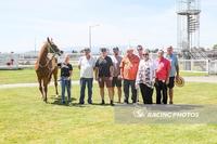 Spleasure leads a team in form
