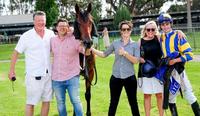 Hanger Wins Echuca Cup!