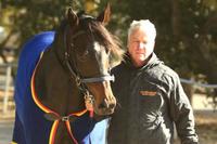 The Hickman Stable & PIERATA into the Everest